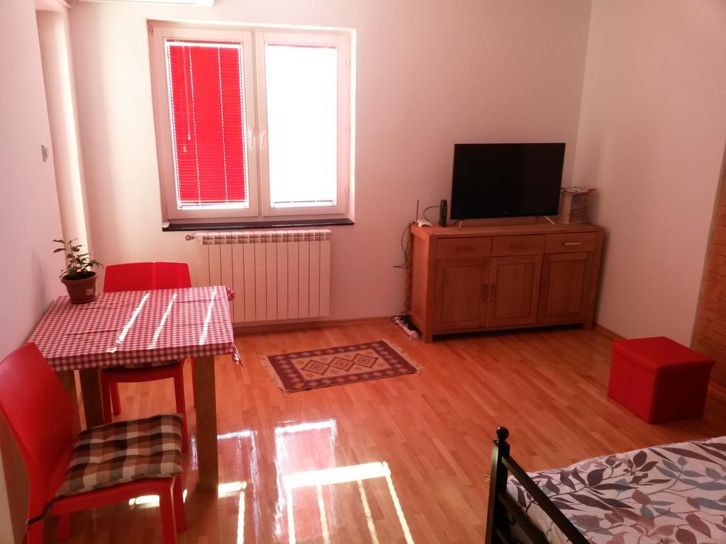 Risto'S Apartment Скоп'є Екстер'єр фото